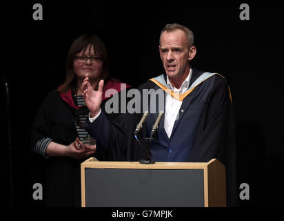 DJ e produttore Fatboy Slim, vero nome Norman Cook, fa un discorso dopo aver ricevuto l'Alumnus Award dall'Università di Brighton, dove ha studiato negli anni '80. Foto Stock