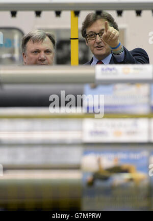 Ed Balls visita a Bedford Foto Stock