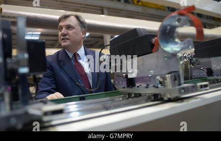 Ed Balls visita a Bedford Foto Stock