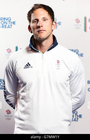 Team GB rower Matt Langridge durante un arredare la sessione al NEC di Birmingham. Foto Stock