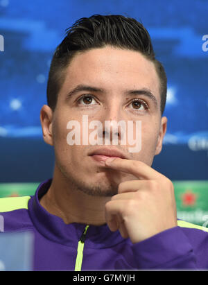 Samir Nasri di Manchester City parla durante una conferenza stampa alla City Football Academy di Manchester. Foto Stock