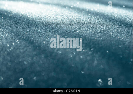 Sunrise con cofano auto coperto di neve con schemi di luce, Foto Stock