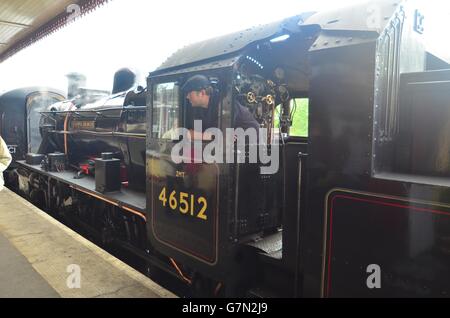 1952 Swindon-costruito locomotiva "E V Cooper Engineer" 46512, una classe Ivatt 2 2-6-0 a Strathspey Railway, Aviemore Scozia, Regno Unito Foto Stock