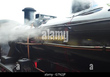 1952 Swindon-costruito locomotiva "E V Cooper Engineer" 46512, una classe Ivatt 2 2-6-0 a Strathspey Railway, Aviemore Scozia, Regno Unito Foto Stock