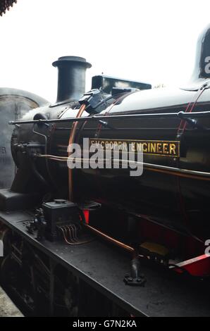 1952 Swindon-costruito locomotiva "E V Cooper Engineer" 46512, una classe Ivatt 2 2-6-0 a Strathspey Railway, Aviemore Scozia, Regno Unito Foto Stock