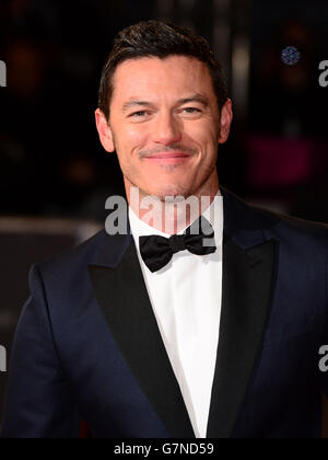 Luke Evans partecipa all'EE British Academy Film Awards alla Royal Opera House di Bow Street a Londra. PREMERE ASSOCIAZIONE foto. Data immagine: Domenica 8 febbraio 2015. Vedere la storia di PA SHOWBIZ BAFTA. Il credito fotografico dovrebbe essere: Dominic Lipinski/PA Wire Foto Stock