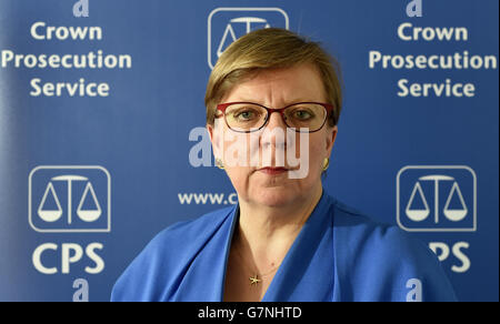 Alison Saunders, direttore dei pubblici ministeri, propone una fotografia nel suo ufficio a Londra. Foto Stock