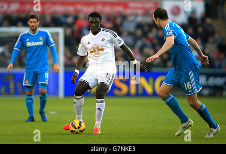 Swansea City's Bafetimbi Gomis durante la partita Barclays Premier League al Liberty Stadium di Swansea. Foto Stock