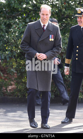 Il Duca di Cambridge visita il cimitero delle tombe di guerra del Commonwealth di Hogogoaya a Yokohama, appena fuori dalla capitale di Tokyo, durante il secondo giorno del suo viaggio in Giappone. Foto Stock