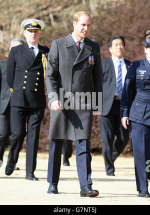 Il Duca di Cambridge visita il cimitero delle tombe di guerra del Commonwealth di Hogogoaya a Yokohama, appena fuori dalla capitale di Tokyo, durante il secondo giorno del suo viaggio in Giappone. Foto Stock