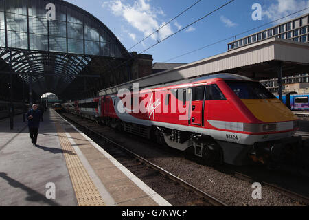 I treni Virgin lanciano il servizio di East Coast. Stazione di s Cross. Foto Stock