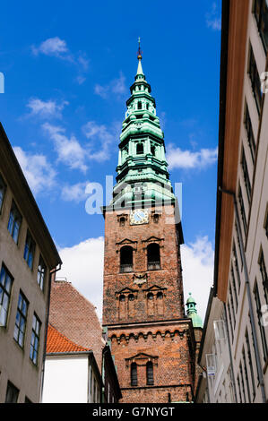 La guglia di Nikolaj Kirke (Chiesa di San Nicola), Copenhagen, Danimarca. Foto Stock