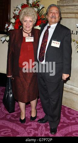 The Stage - 125th Anniversary Party - Theatre Royal - Drury Lane. Saeed Jaffrey e sua moglie Jennifer. Foto Stock