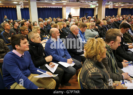 Horse Racing - William Hill Imperial Cup giorno - Sandown Racecourse Foto Stock