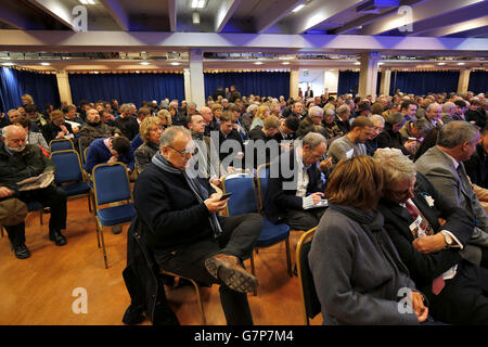 Horse Racing - William Hill Imperial Cup giorno - Sandown Racecourse Foto Stock