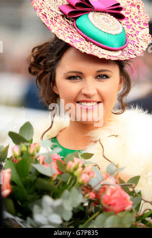 Horse Racing - 2015 Cheltenham Festival - Ladies Day - Cheltenham Racecourse Foto Stock