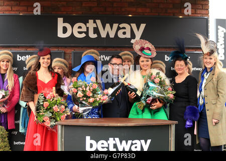 Horse Racing - 2015 Cheltenham Festival - Ladies Day - Cheltenham Racecourse Foto Stock