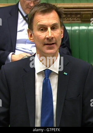 Il Segretario della Salute Jeremy Hunt fa una dichiarazione alla Camera dei Comuni riguardo alle indagini della Baia di Morecambe. Foto Stock