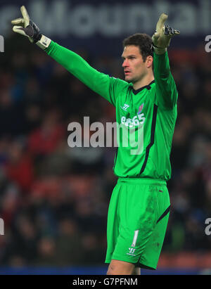 Calcio - Barclays Premier League - Stoke City / Everton - Britannia Stadium. Il portiere della città di Stoke Asmir Begovic Foto Stock