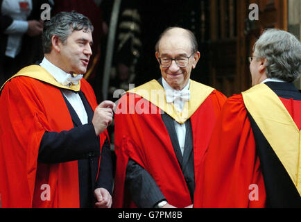 Il Cancelliere Gordon Brown (a sinistra) è in piedi con il dottor Alan Greenspan (al centro), presidente della Federal Reserve americana e Mervyn King, governatore della Bank of England. Foto Stock