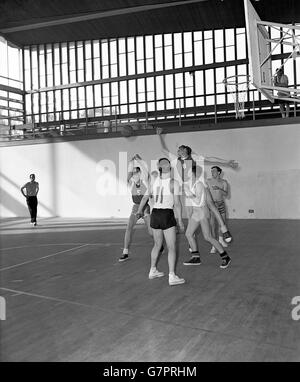 La pallacanestro - YMCA torneo di Basket - Centro sportivo nazionale - Crystal Palace di Londra Foto Stock