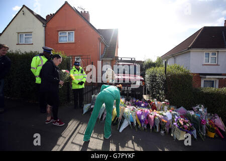 Fiori nella casa di famiglia di Rebecca Watts a Crown Hill, Bristol. Foto Stock