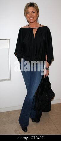 LIVING TV's Botox party - Extreme Makeover UK - l'ospedale. Arriva Tina Hobley. Foto Stock