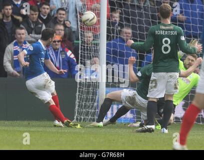 Calcio - Campionato Scozzese - Hibernian / Rangers - Easter Road. Rangers Nicky Clark non riesce a battere il portiere durante la partita del Campionato Scozzese a Easter Road, Edimburgo. Foto Stock