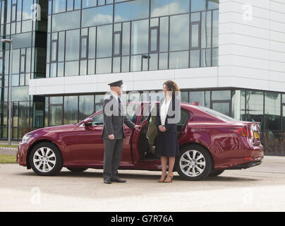 Consegna della flotta di Little's Chauffeur Lexus al Maxim Park vicino a Glasgow, Scozia. Foto Stock