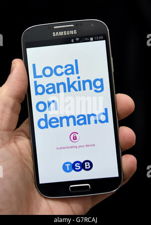 Banca App Stock. L'app bancaria TSB viene utilizzata su un Samsung Galaxy S4. Foto Stock