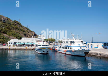 Porto di Mandraki, Nissiros (Nissiros), del Dodecaneso, Egeo Meridionale Regione, Grecia Foto Stock