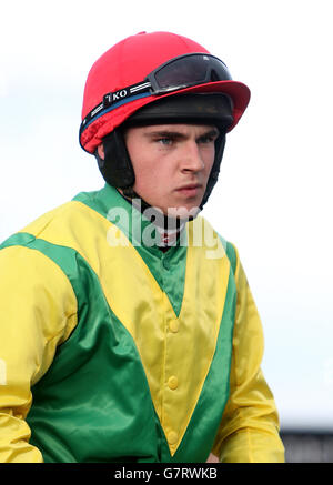 Jockey Jonathan Burke durante il Grand National Day di Betfred Midlands all'Ippodromo di Uttoxeter. PREMERE ASSOCIAZIONE foto. Data immagine: Sabato 14 marzo 2015. Vedi PA Story RACING Uttoxeter. Il credito fotografico dovrebbe essere: Simon Cooper/PA Wire. Foto Stock