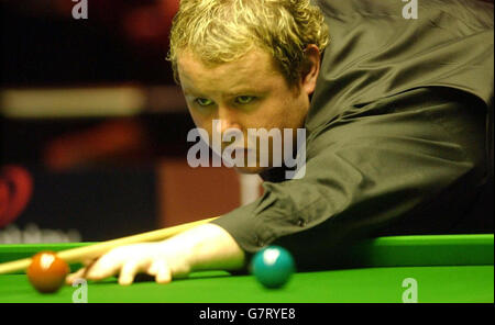 Snooker - The Masters 2005 - secondo turno - Stephen Hendry contro Stephen Lee - Wembley Conference Center. Stephen Lee in azione. Foto Stock