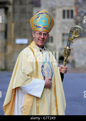 L'arcivescovo di Canterbury Justin Welby arriva per il giorno di Pasqua alla Cattedrale di Canterbury nel Kent. Foto Stock