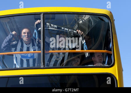 Calcio - Barclays Premier League - Sunderland / Newcastle United - Stadio della luce. I tifosi di Newcastle arrivano prima della partita della Barclays Premier League allo Stadium of Light di Sunderland. Foto Stock