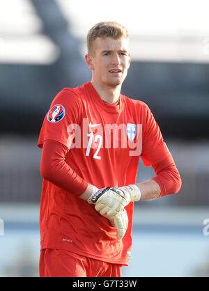 Lukas Hradecky finlandese in azione contro l'Irlanda del Nord, durante il qualificatore UEFA Euro 2016 a Windsor Park, Belfast. PREMERE ASSOCIAZIONE foto. Data immagine: Domenica 29 marzo 2015. Vedi PA storia CALCIO N Irlanda. Il credito fotografico dovrebbe essere: Martin Rickett/PA Wire Foto Stock