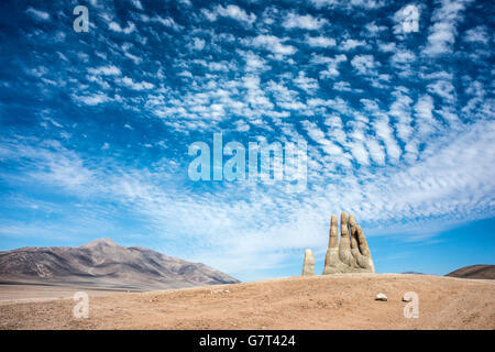 Scultura a mano, il simbolo del deserto di Atacama nel Cile Foto Stock