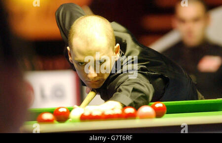 Snooker - i maestri 2005 - Secondo round - Ronnie O'Sullivan v Graeme Dott - Wembley Conference Centre Foto Stock