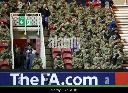 Calcio - Under 21 International - Inghilterra Under 21's contro Germania Under 21's - Riverside Stadium. Tifosi militari nelle tribune. Foto Stock