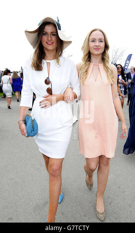 Corse ippiche - Crabbies Grand National 2015 - Ladies Day - Ippodromo di Aintree. Corse femminili nel giorno delle Signore del Grand National Festival dei Crabbies all'ippodromo Aintree di Liverpool. Foto Stock