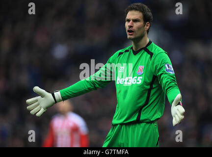 Il portiere di Stoke City Asmir Begovic durante la partita della Barclays Premier League ai Hawthorns, West Bromwich. PREMERE ASSOCIAZIONE foto. Data immagine: Sabato 14 marzo 2015. Vedi PA Story SOCCER West Bromwich. Il credito fotografico dovrebbe essere: Nick Potts/PA Wire. Foto Stock