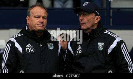 Il manager di West Bromwich Albion Tony Pulis (a destra) con l'allenatore David Kemp (a sinistra) durante la partita della Barclays Premier League presso i Hawthorns, West Bromwich. PREMERE ASSOCIAZIONE foto. Data immagine: Sabato 14 marzo 2015. Vedi PA Story SOCCER West Bromwich. Il credito fotografico dovrebbe essere: Nick Potts/PA Wire. Foto Stock