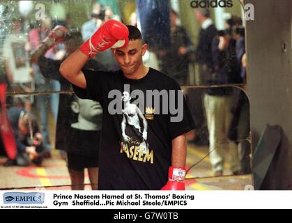 Il principe Naseem Hamed a St. Thomas' BoxingrGym Sheffieldr Foto Stock