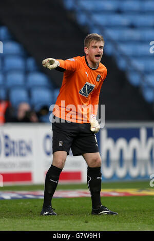 Calcio - Sky Bet League One - Coventry City v Oldham Athletic - Ricoh Arena. Portiere Lee Burge, Coventry City Foto Stock