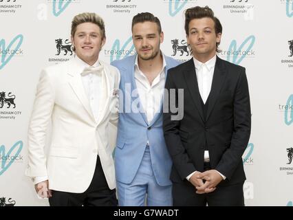 (Da sinistra a destra) Niall Horan, Liam Payne e Louis Tomlinson di una direzione arrivano per il Great Gatsby Ball a Bloomsbury Ballrooms a Londra. Foto Stock