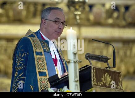 Decano di Westminster John Hall, parla durante il servizio di commemorazione all'Abbazia di Westminster, Londra, per celebrare il centenario della campagna di Gallipoli e del giorno dell'Anzac. Foto Stock