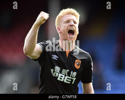 Paul McShane di Hull City celebra la loro vittoria dopo la partita Barclays Premier League a Selhurst Park, Londra. Foto Stock