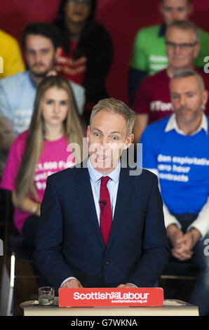 Il leader del Partito laburista scozzese Jim Murphy svela a Glasgow il manifesto delle elezioni generali del Partito laburista scozzese. Foto Stock