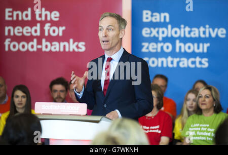 Il leader del Partito laburista scozzese Jim Murphy svela a Glasgow il manifesto delle elezioni generali del Partito laburista scozzese. Foto Stock