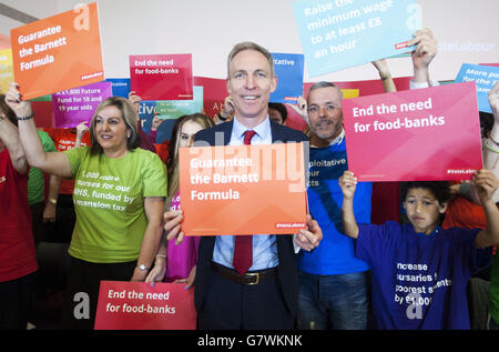 Il leader del Partito laburista scozzese Jim Murphy svela a Glasgow il manifesto delle elezioni generali del Partito laburista scozzese. Foto Stock